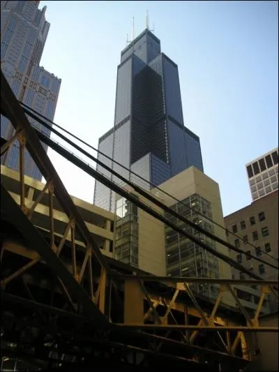 En quelle ann a t acheve la construction de la Willis Tower situe  Chicago ?
