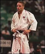 Dans les annes 90 ce judoka fit partie de l'quipe de France, avec David Douillet, et fut trois fois mdaill d'argent aux championnats d'Europe. Il s'appelle :
