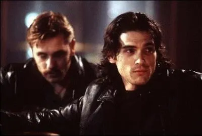 Des annes plus tard, qui sont les 2 des 4 amis qui tuent l'un des geliers ?