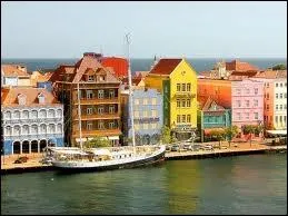Et dans l'Atlantique, les Antilles néerlandaises sont gérées par la ville de...