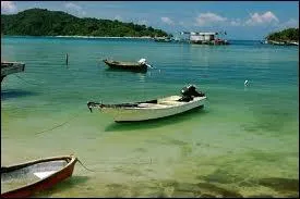 Mayotte ! C'est français Mayotte. Tout le monde devrait savoir que le chef-lieu est...