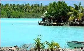 Terminons ce voyage un peu éprouvant dans un petit archipel du Pacifique (10 km²) devenu néo-zélandais en 1926. Je parle bien sûr de Tokelau et de sa charmante capitale :