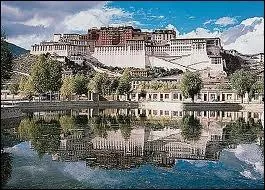 1950, les troupes chinoises font leur entre au Tibet. Quelle est sa capitale ?