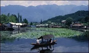 Zone de fortes tensions entre l'Inde et le Pakistan, le Jammu-et-Cachemire a pour capitale...