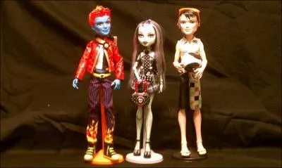 Qui est amoureuse de Holt et Jackson en mme temps ?