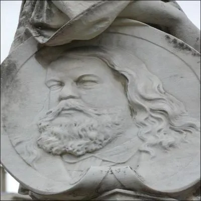 Les détails du médaillon sur la tombe de son auteur.