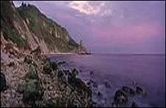 Le chaos de Longues-sur-Mer domine la mer et offre une vue remarquable. Pour quelle raison historique est-il connu ?