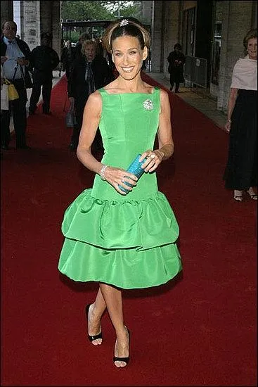 Dans quel film est-elle une executive woman trs stricte, amoureuse de Dermot Mulroney ?