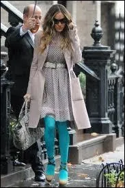 Parfois le mlange, mme s'il est tonnant, n'est pas forcment grcieux et lgant. La voici dans un ensemble Gucci port avec des collants vivement turquoises. Quel candidat a-t-elle soutenu ?