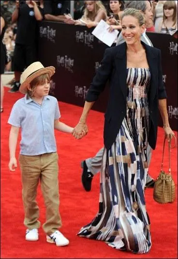 Voici Sarah  la Premire de Harry Potter. Elle porte une robe Oscar de la Renta, avec un blazer. Elle a avou tre trs fan de quelle fte ?