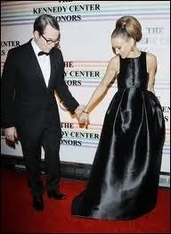 Aprs des aventures, avec John Kennedy Jr notamment, des liaisons, avec Robert Downey Jr (84-91), Sarah est marie depuis des annes avec un comdien, Matthew Broderick, qui fut... ?