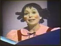 Cette poupe voyait son livre de contes s'animer et elle adorait y pntrer c'est...