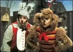 La chanson qui les introduisait commenait par... . .