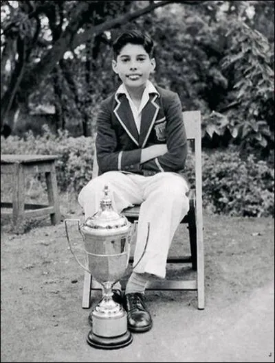 C'est beaucoup plus tard seulement qu'il chantera  I want it all  et  I want to break free  !