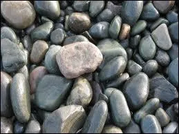 Il gle  _________ fendre.