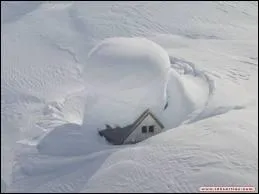 Fondre comme _________ au soleil.