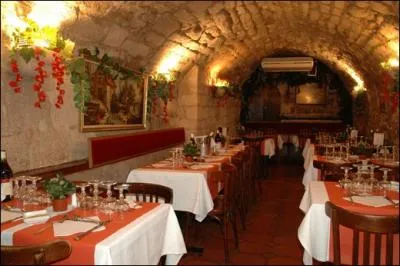 Indice n�5 : Avec sa m�re, elle cr�e un restaurant portant le m�me nom qu'une salade . Quelle est la bonne r�ponse ?