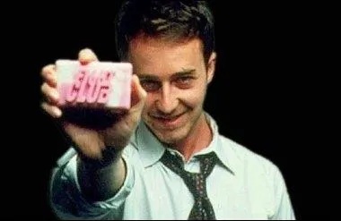 Pour le rle du narrateur anonyme, le studio pense d'abord ...