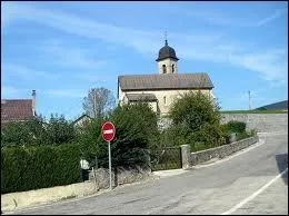 Quel est le nom des habitants du village d'Izernore ?