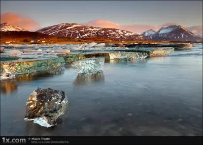 En 1926, pour la premire fois, deux explorateurs traversent le Ple Nord  bord d'un dirigeable !