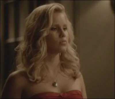 Qui rencontre-t-elle dans les annes 20 (dont elle va tomber amoureuse) ?