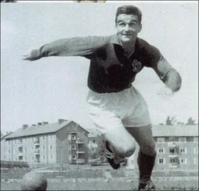 Quel tait le prnom de Piantoni, cet attaquant qui fit partie de l'quipe de France de football de 1952  1961 ?