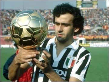 Michel Platini est considr par certains comme tant le meilleur footballeur franais du XXe sicle. Combien de fois a-t-il reu le Ballon d'or au cours de sa carrire ?