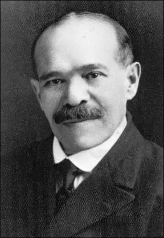 Afin d'appuyer quelle thorie cognitive s'opposant au structuralisme Max Wertheimer a-t-il ralis la clbre exprience dmontrant le  phnomne phi  ?