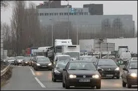 Comment traduire   il y a beaucoup de circulation maintenant   ?