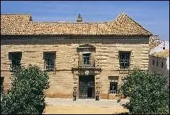 Comment traduire   ta maison est loin   ?