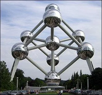 Dans quel pays se trouve l'Atomium ?