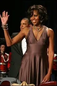 Michelle Obama a fait un cadeau  l'ex-pouse de l'ex-Prsident franais, Carla Sarkozy. De quoi s'agissait-il ?