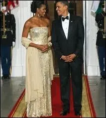 Michelle Obama est une femme de haute taille. Combien mesure-t-elle  votre avis (sans talons) ?
