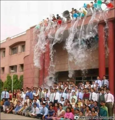 Je ne fais que rpter ce qu'il a dit : La seule chose absolue dans un monde comme le ntre, c'est l'humour !