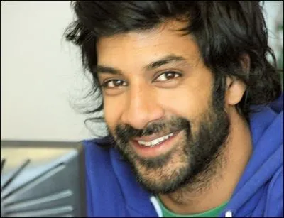 Vikash Dhorasoo est un excellent footballeur qui a connu son heure de gloire à Lyon, au PSG et dans l'équipe de France. Depuis sa retraite sportive, il partage une activité avec Patrick Bruel.