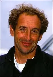 Il est au Havre un quai près des Docks Vauban qui porte le nom de Paul Vatine (1957 / 1999). Ce grand navigateur a disparu pendant la course au large qui part du Havre :