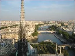 A Paris, combien de ponts franchissent la Seine ?