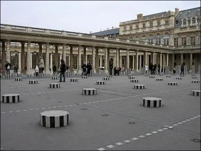 L'art contemporain est entr au Palais-Royal en 1985 avec l'implantation d'une composition monumentale, les colonnes de Buren, combien sont-elles ?