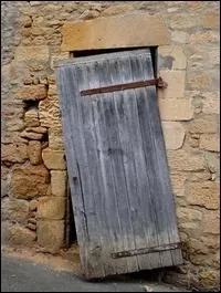 Quel est le verbe conjugu dans la phrase  La porte est rpare.   ?