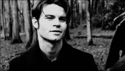 Qui l'appelle alors ?