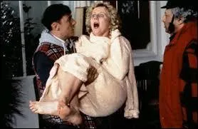 Lorsque Bernie part  dlivrer  sa mre avec l'aide de son pre, avec quelles armes s'quipent-ils ?