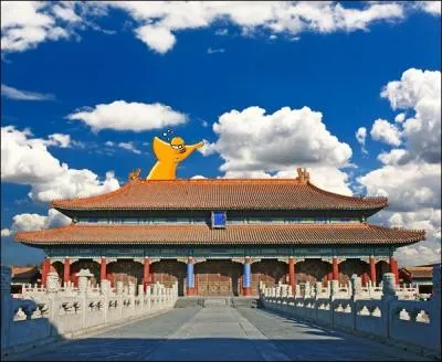 Us par toutes ces tapes touristiques, l'animal a fini par s'endormir pendant le quiz. A son rveil, il est tonn de se retrouver en plein cur de la Cit Interdite  :