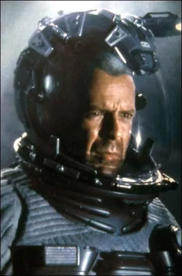 Comment le cosmonaute russe rpare-t-il la fuse pour qu'elle redmarre ?