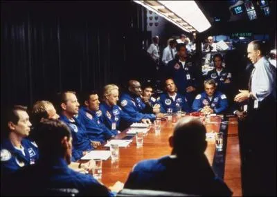 Quelle requte les hommes d'Harry demandent-ils  l'unanimit, en change d'aller dans l'espace ?