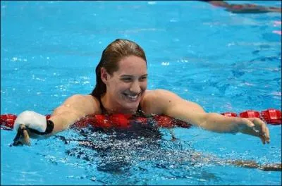 Aux JO de Londres, la mdaille d'or du 400m nage libre a t remporte par une Franaise. Quel est son nom ?