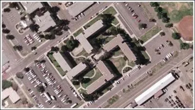 Un batiment aux USA ! (Il est de quelle origine l'architecte), en forme de croix ...