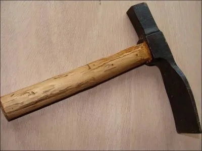 Un ancien outil de menuisier, une ...