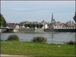 Les habitants de la commune d'Auxonne se nomment les ...