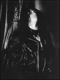 Dans lequel de ces groupes n'a jamais chant Kam Lee ?