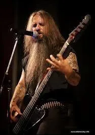 Qui est ce bassiste-chanteur ?